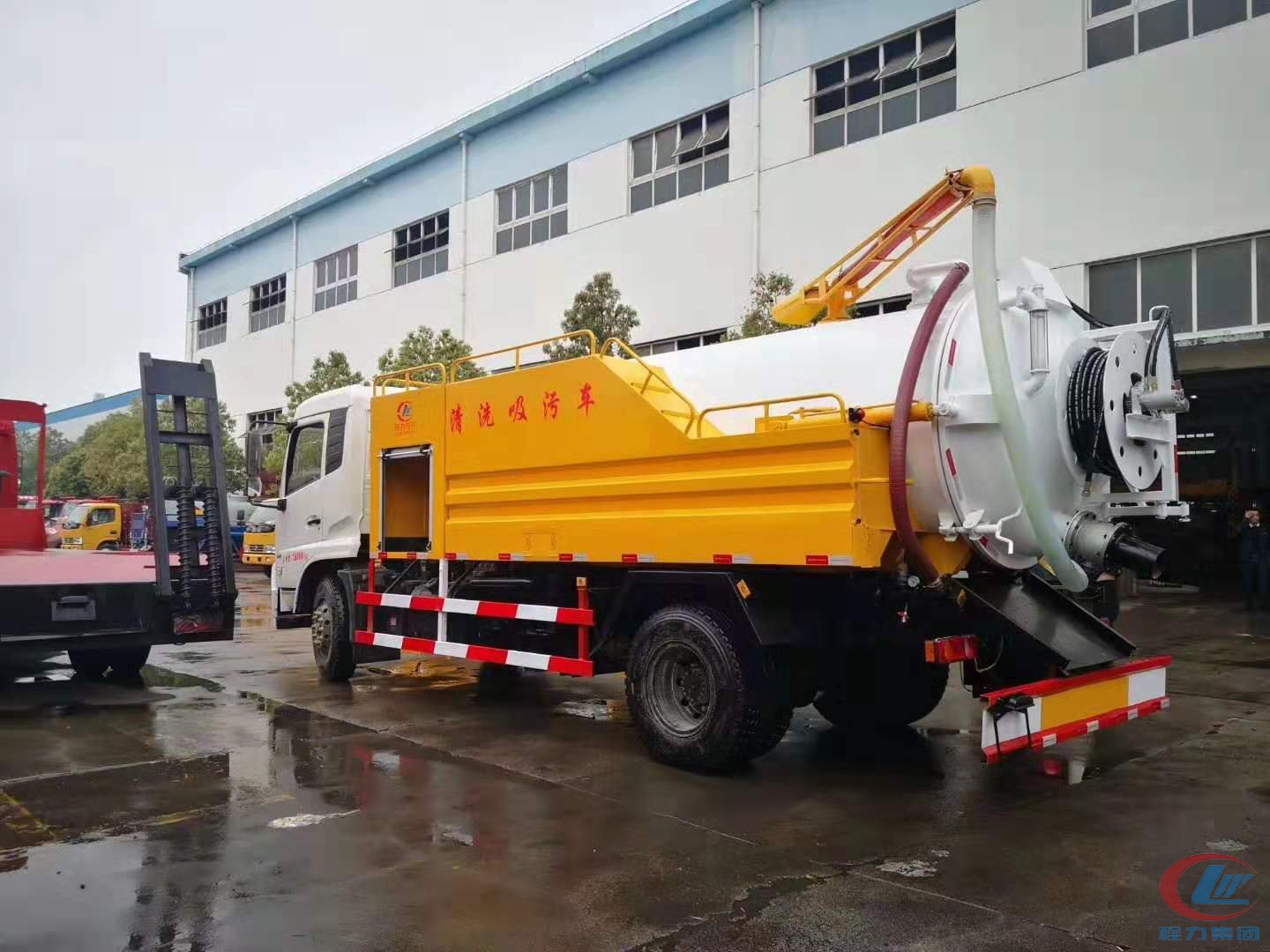 東風(fēng)天錦清洗吸污車(chē)（顏色 工程黃+白色）