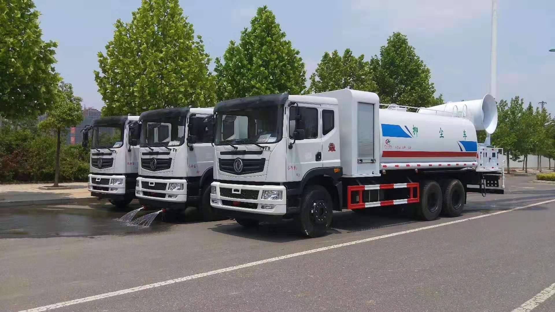 東風(fēng)多功能抑塵車側(cè)面圖