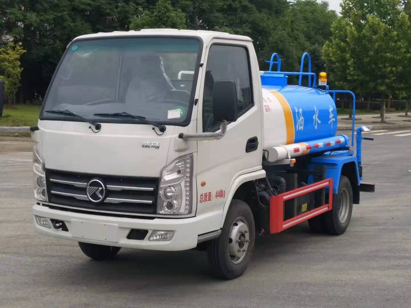 凱馬藍(lán)牌灑水車(chē)圖片