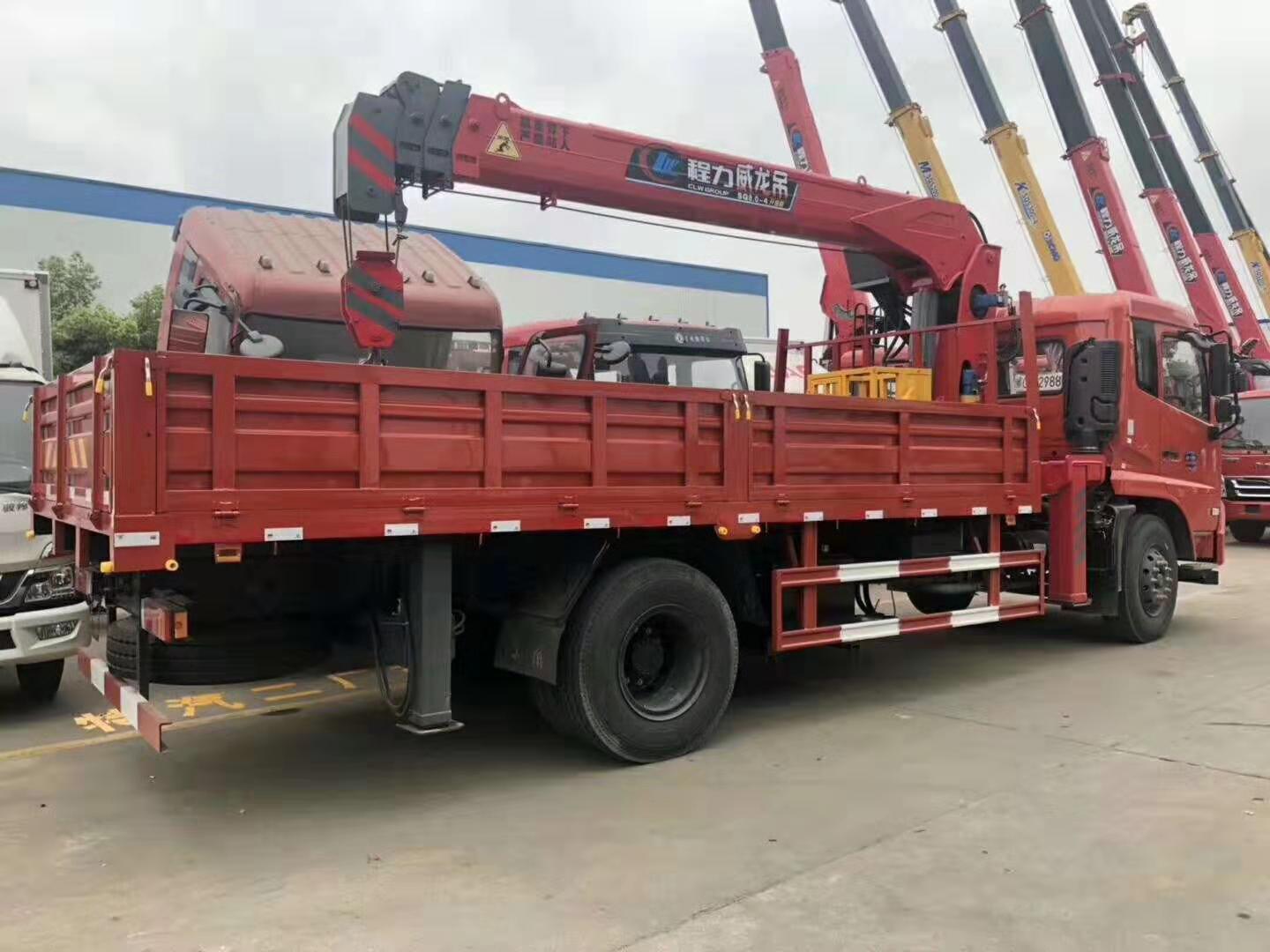 程力東風(fēng)天錦8噸隨車(chē)吊側(cè)面圖