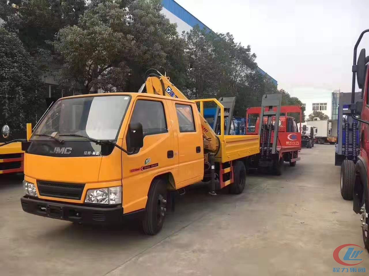 江鈴順達藍牌隨車吊，上裝徐工折臂吊