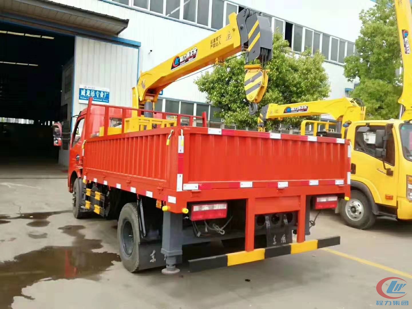 程力東風(fēng)福瑞卡藍(lán)牌隨車吊