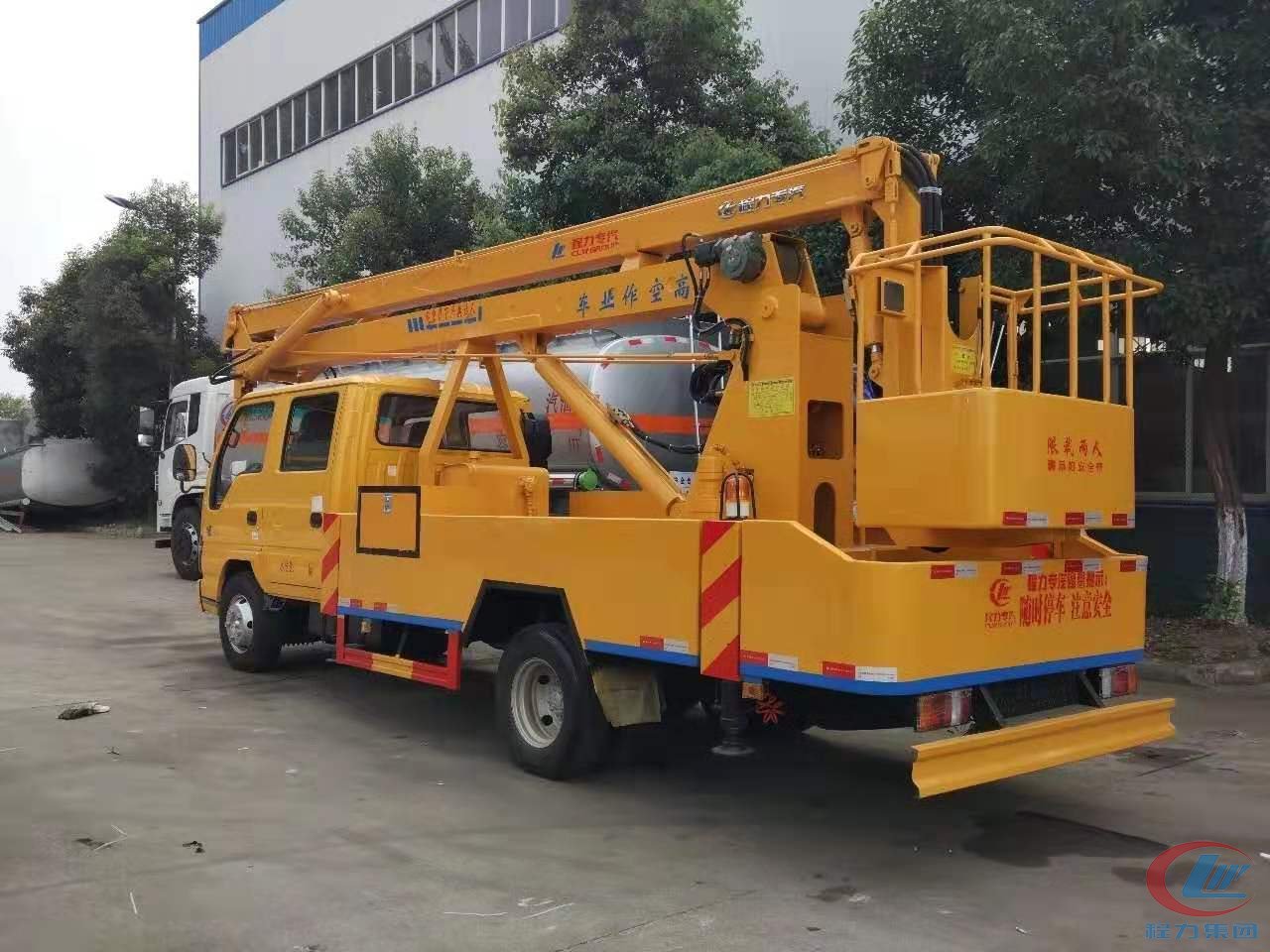 慶鈴14-16米高空作業(yè)車(chē)側(cè)面圖