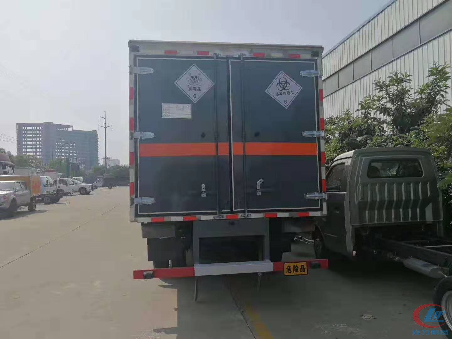 東風(fēng)多利卡危險(xiǎn)品6類(lèi)運(yùn)輸車(chē)黃牌