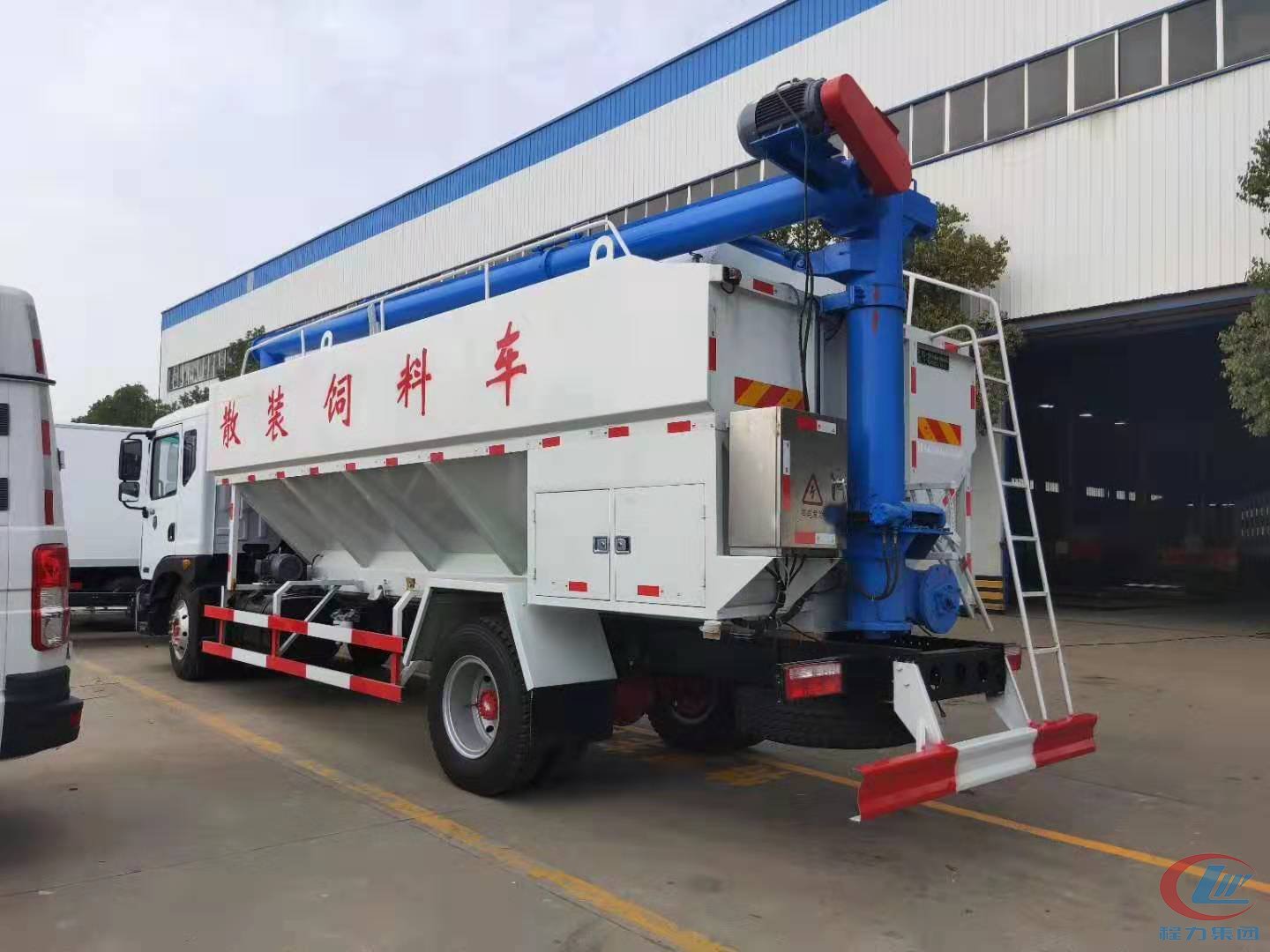多利卡散裝飼料運(yùn)輸車(chē)高清圖側(cè)面圖