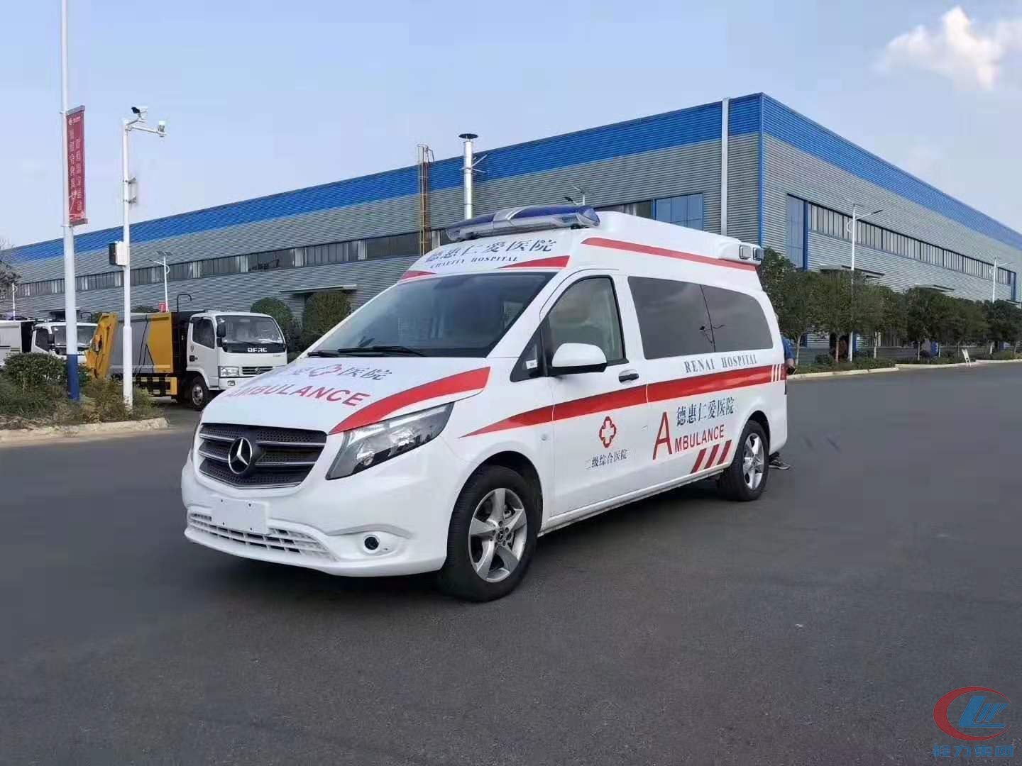 國六奔馳威霆救護車側(cè)面圖