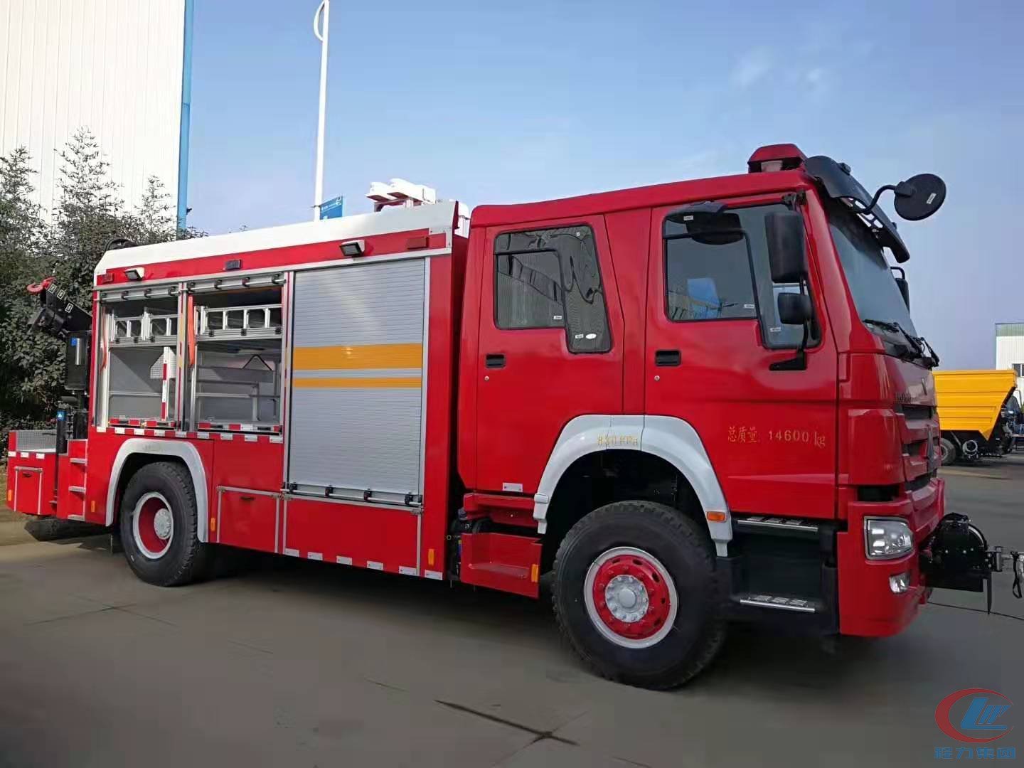 重汽豪沃搶險(xiǎn)救援消防車