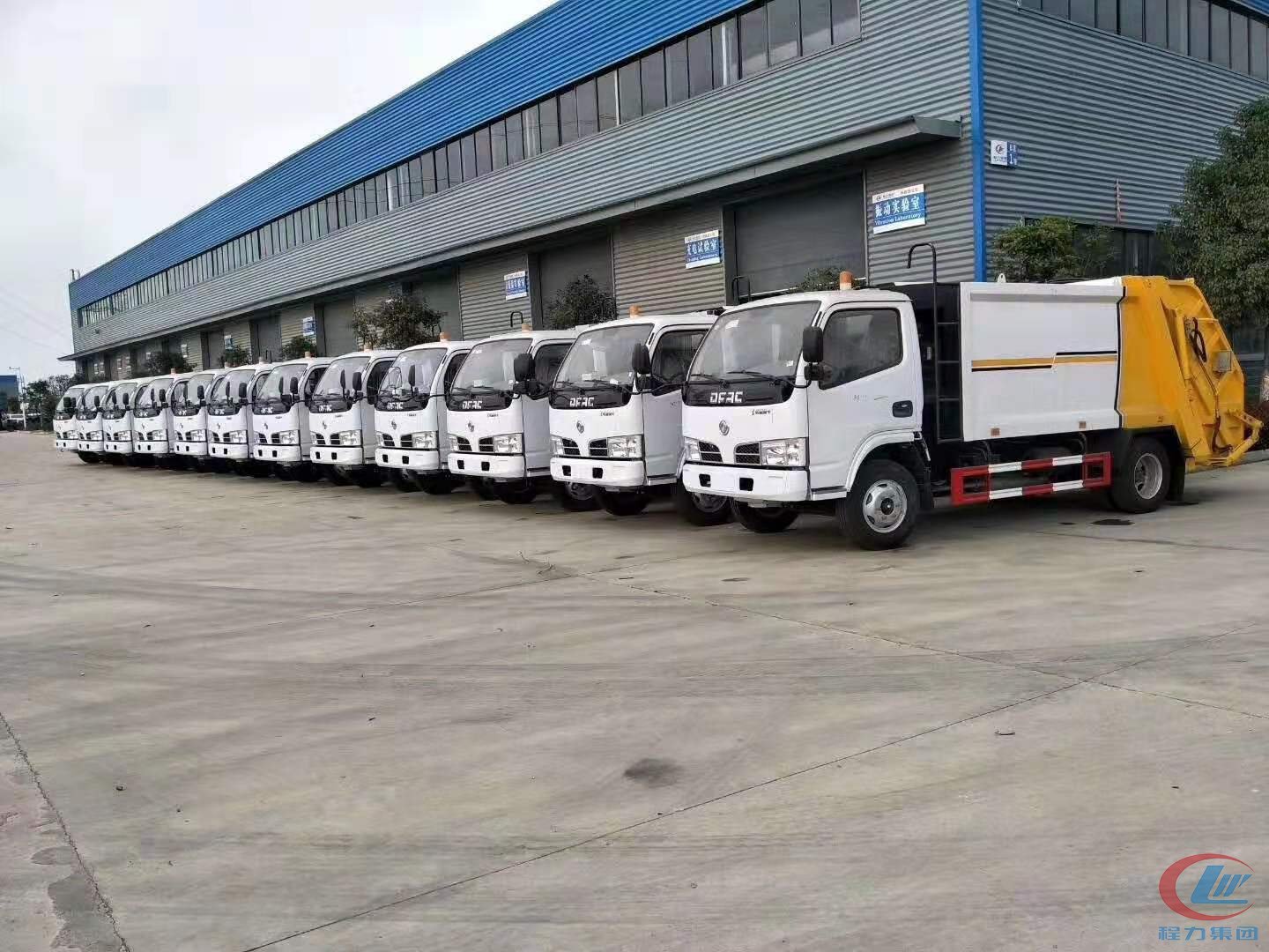 程力汽車集團(tuán)出口中東地區(qū)壓縮垃圾車項目展示