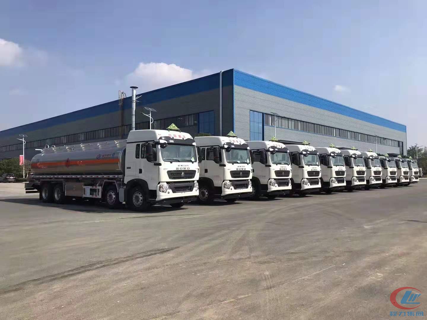 程力集團(tuán)油罐車(chē)批量訂單發(fā)車(chē)