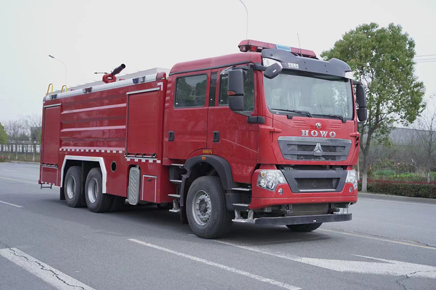 程力威牌國(guó)六重汽豪沃后雙橋水罐消防車