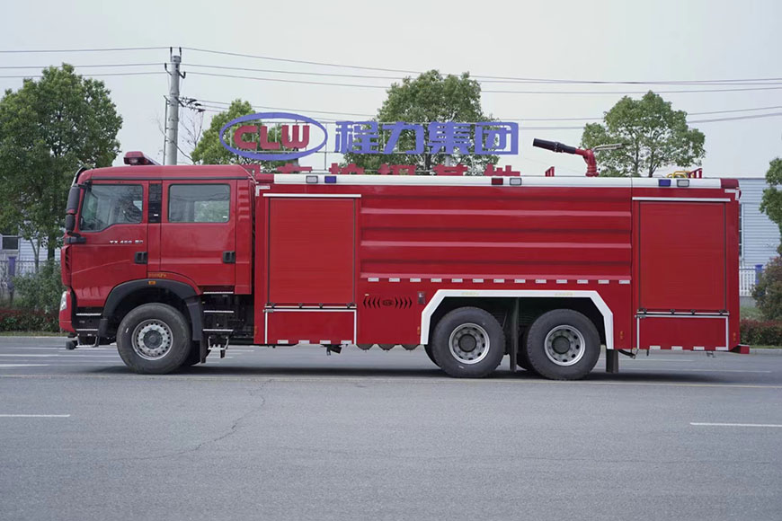 國(guó)六重汽豪沃后雙橋水罐消防車