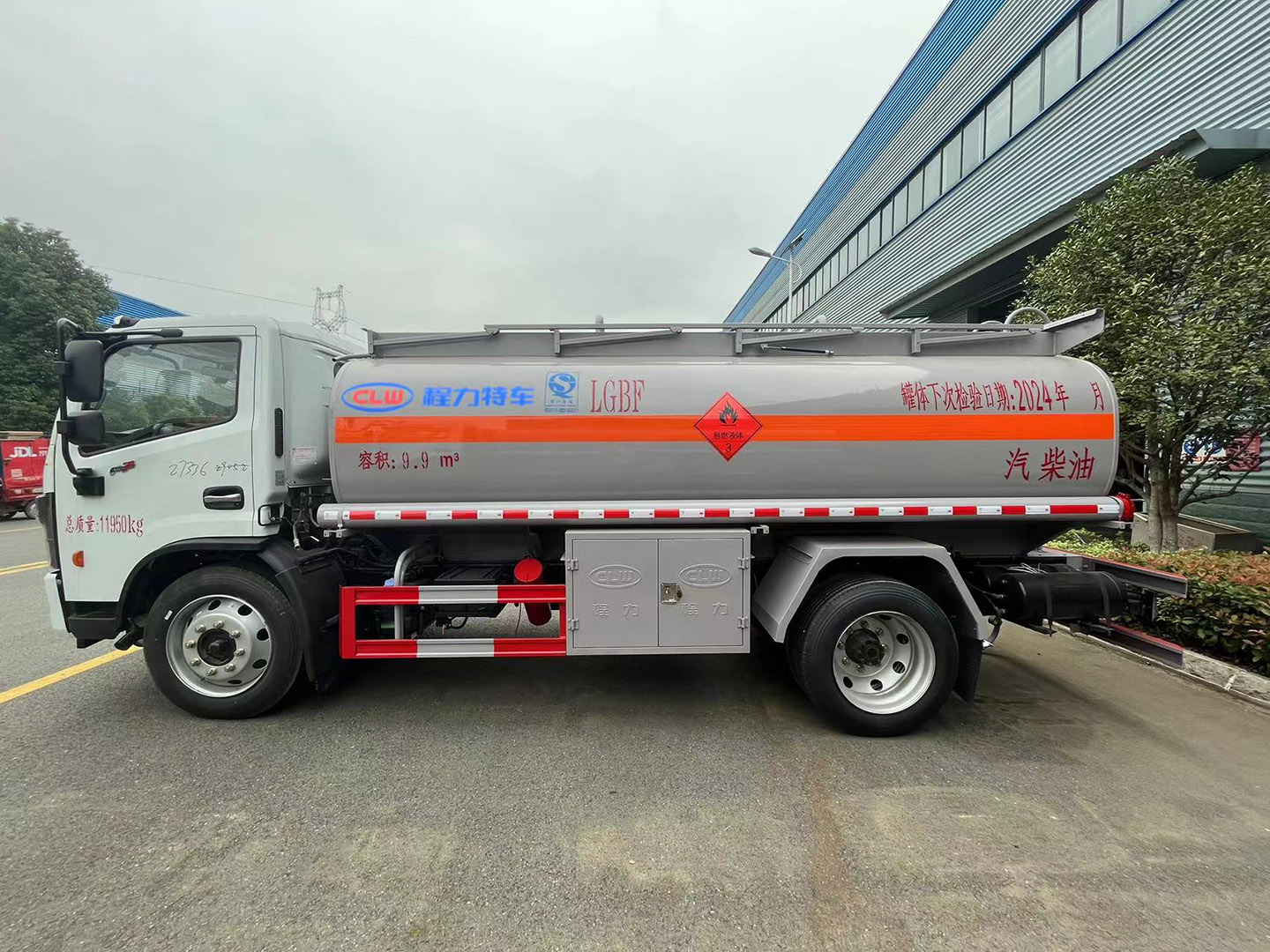 程力集團(tuán)國(guó)六東風(fēng)10立方油罐車/運(yùn)油車