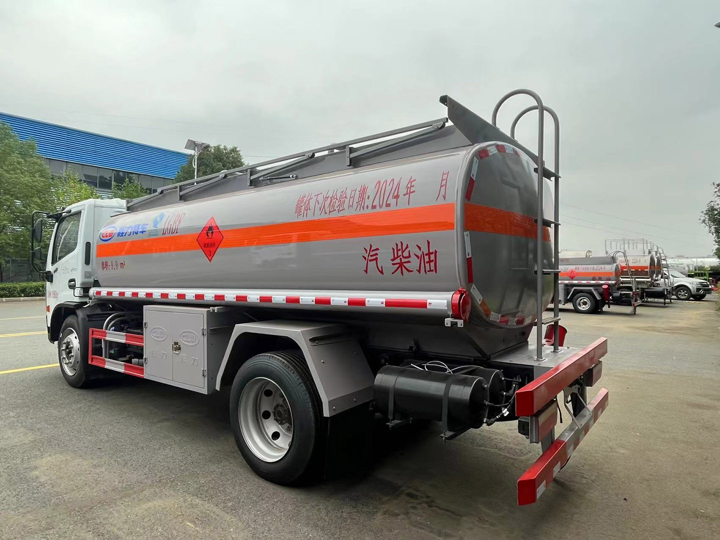 程力集團(tuán)國(guó)六東風(fēng)10立方運(yùn)油車/加油車