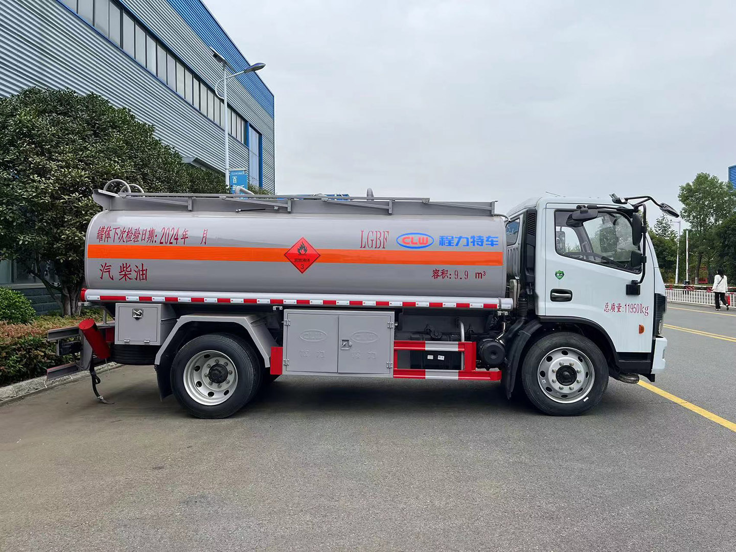 程力集團(tuán)國(guó)六東風(fēng)10立方油罐車/加油車
