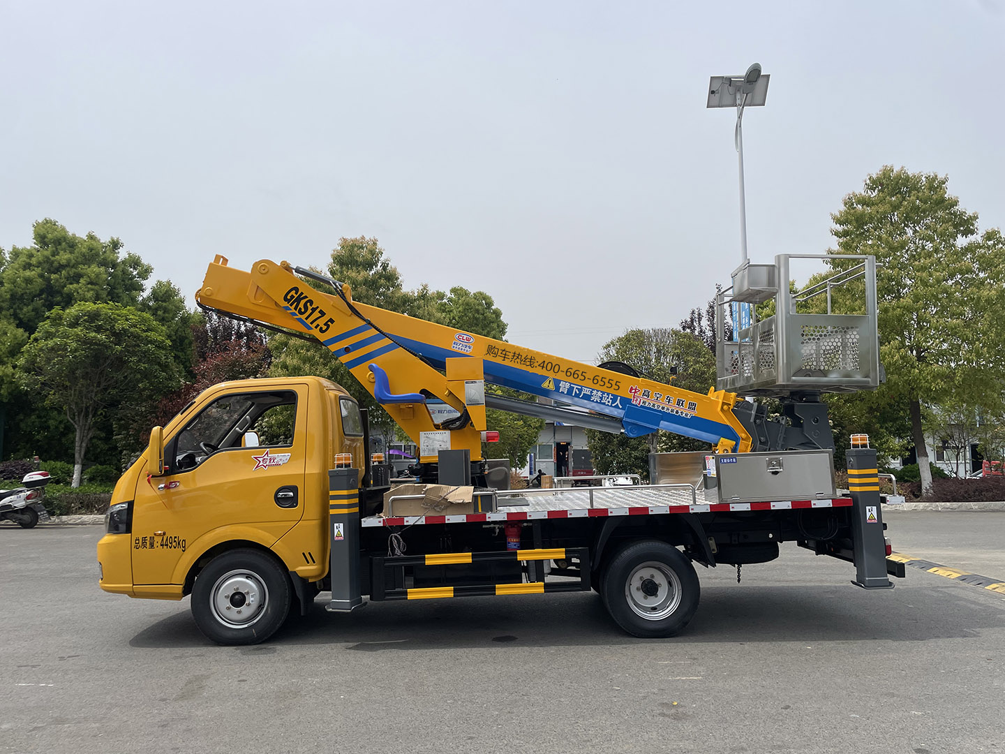 東風(fēng)途逸藍(lán)牌伸縮臂登高車