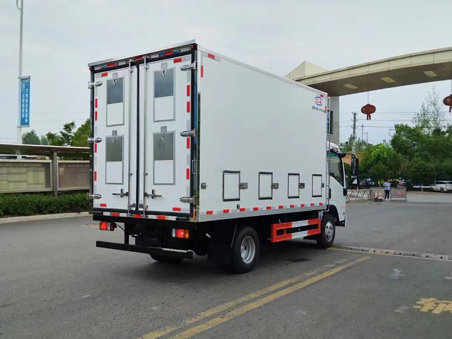 國(guó)六五十鈴雞苗車